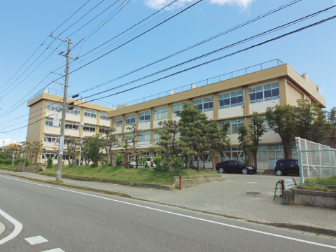 上山中学校