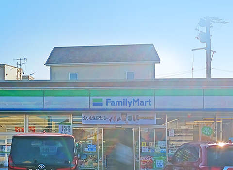 ファミリーマート
