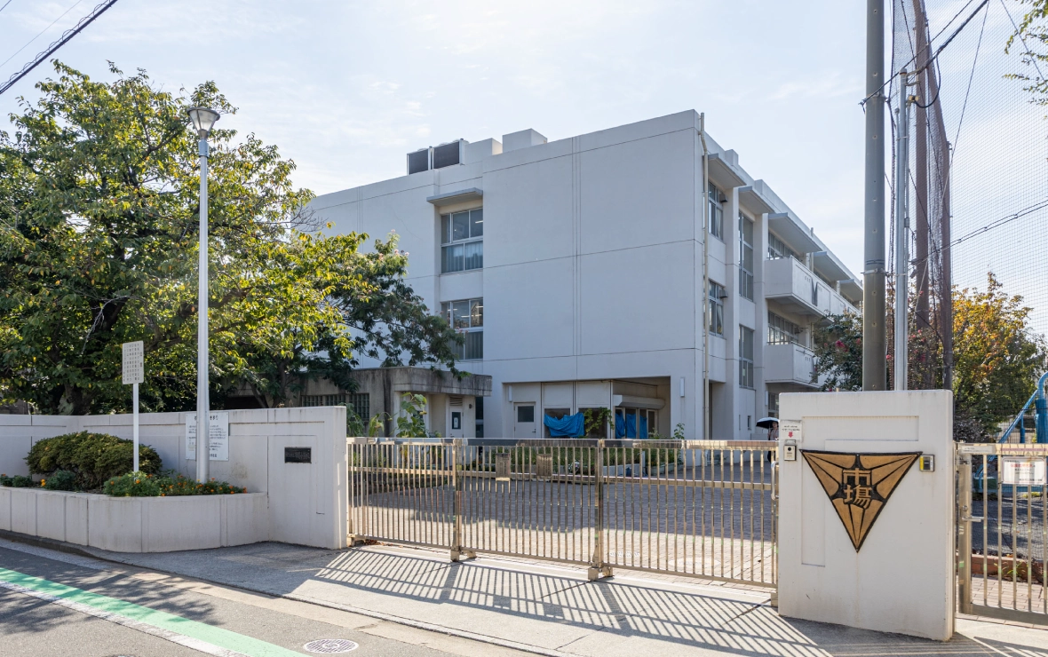 市場小学校 本校 約1,030ｍ （徒歩13分）