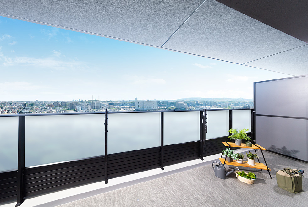 奥行き約2mのバルコニー