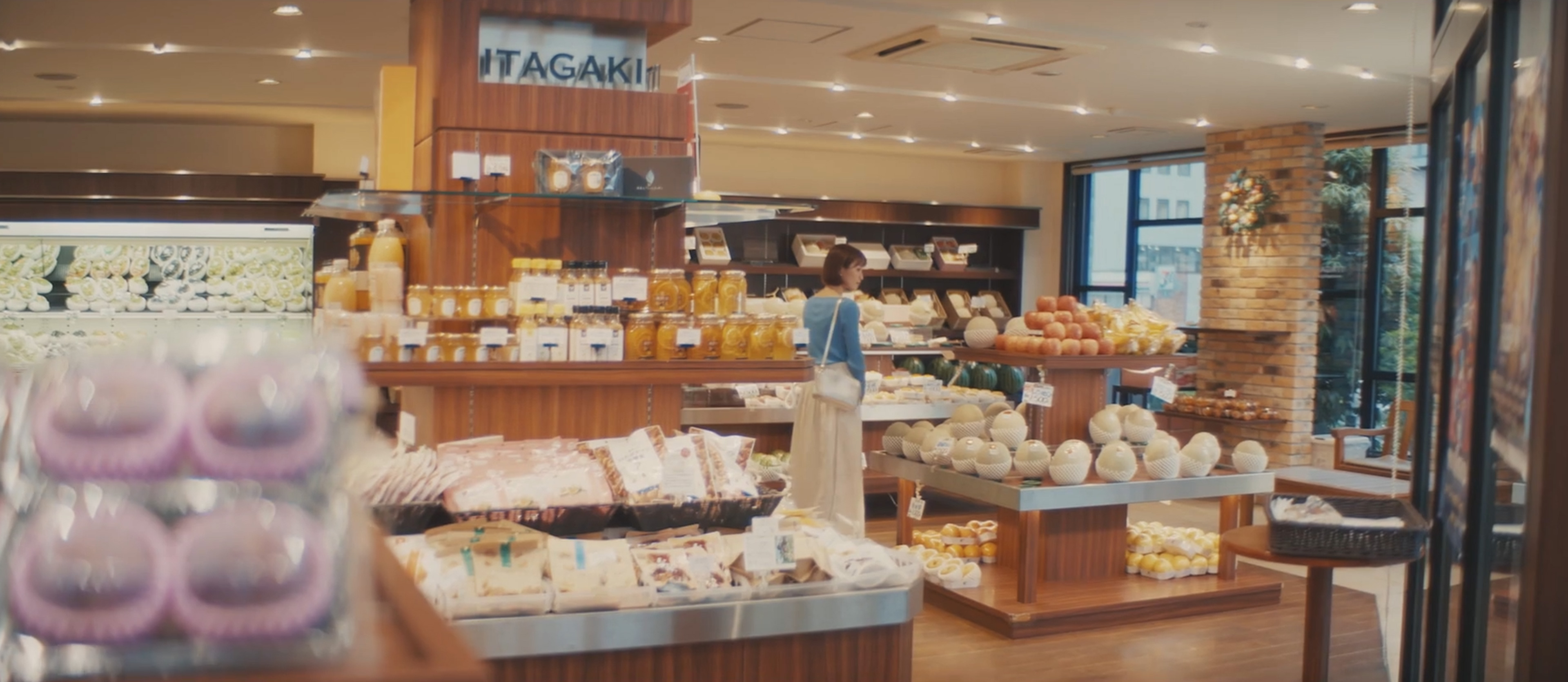 いたがき本店(徒歩3分)