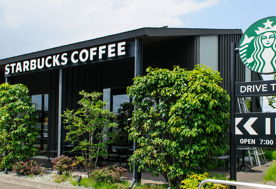 スターバックスコーヒー／徒歩4分