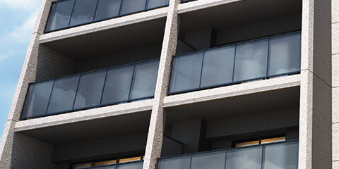 洗練と品格を醸成するマリオンとガラス手摺